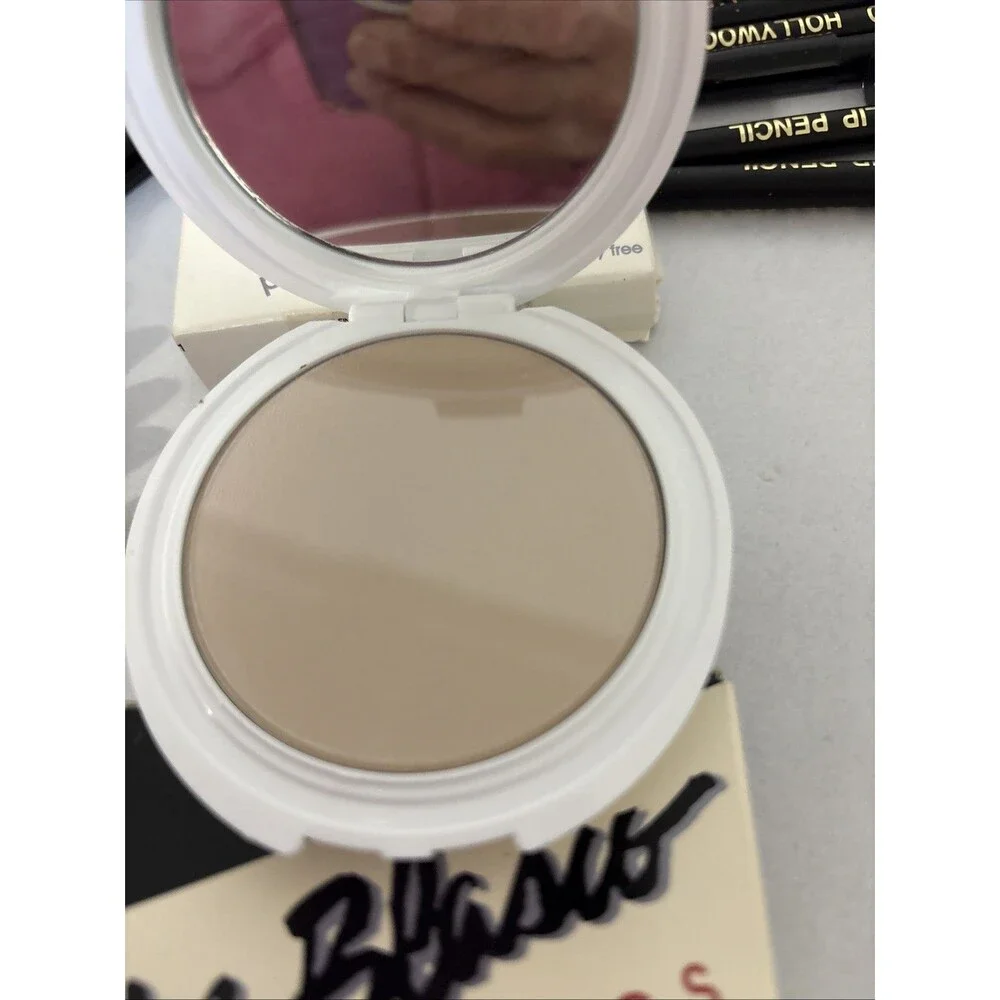 Joe Blasco Perfect Pressed Powder‎ - Perfect Pressed Powder Light Finish .635 oz